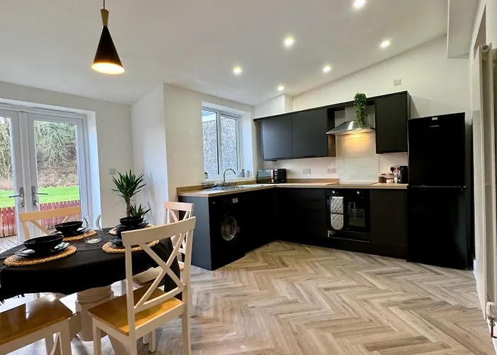 Spacious Home Near Park And Playing Fields