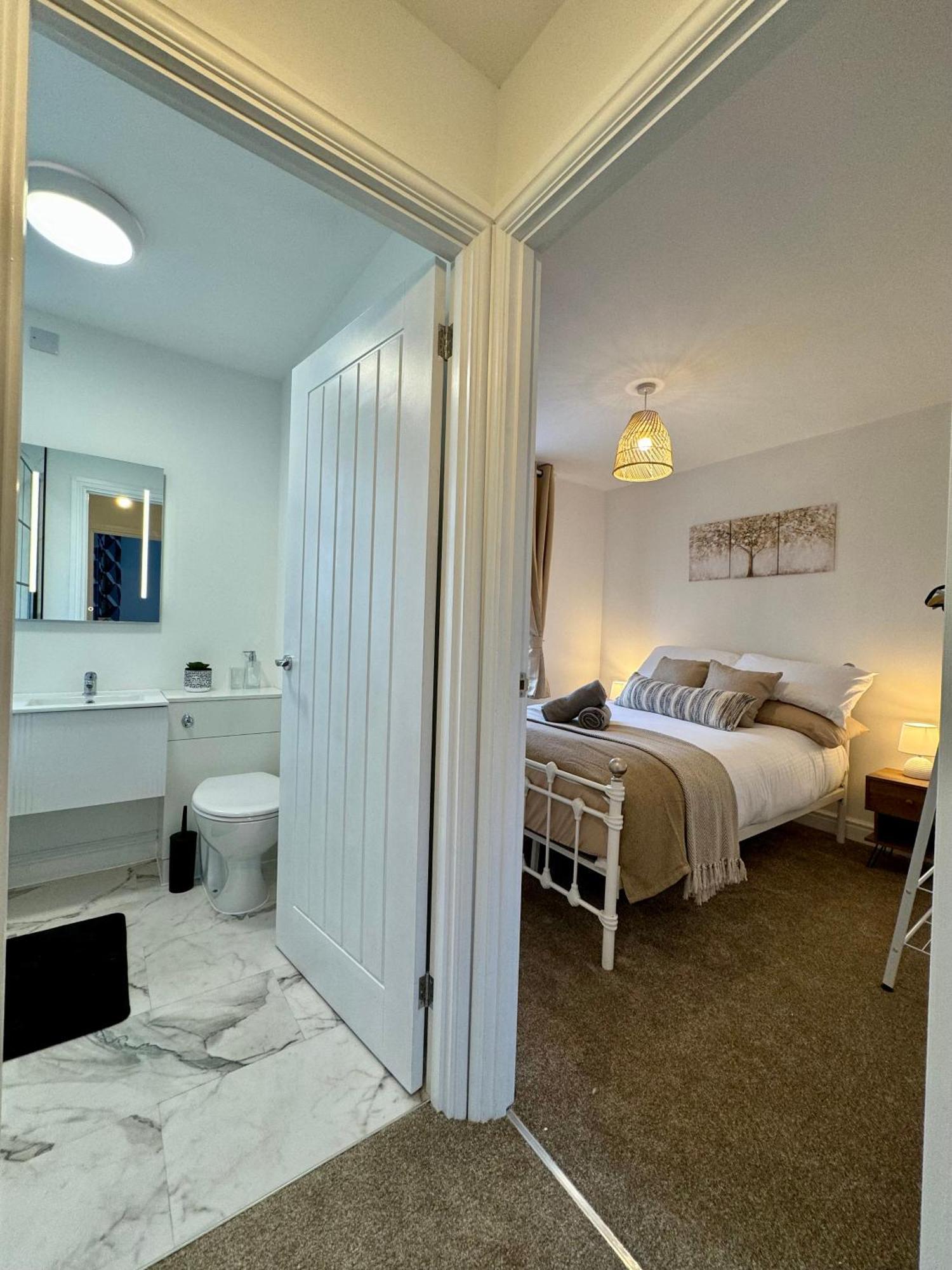 Spacious Near Park And Playing Fields Holiday home *