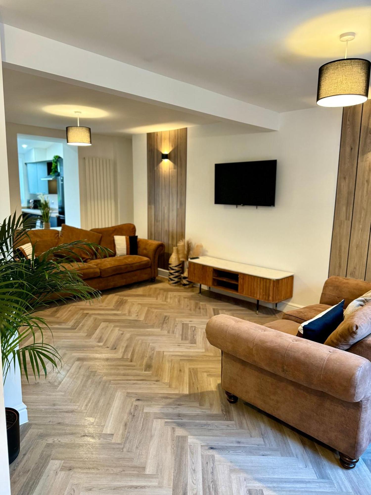 Holiday home Spacious Near Park And Playing Fields *